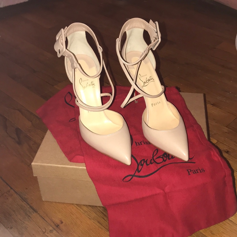 Christian Louboutin - Picture 2 of 4